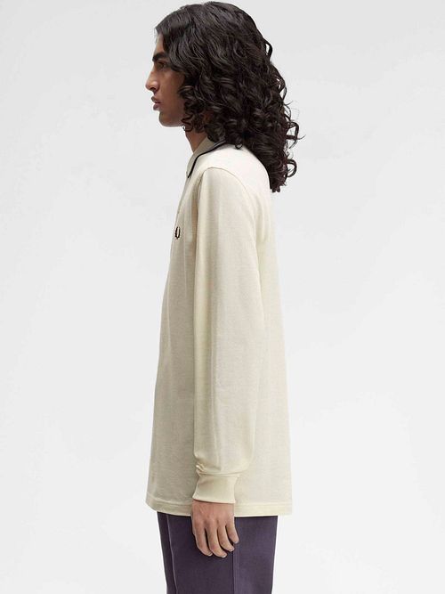 Koszulka polo Fred Perry z długim rękawem Z46, złamana biel Model / Zijkant