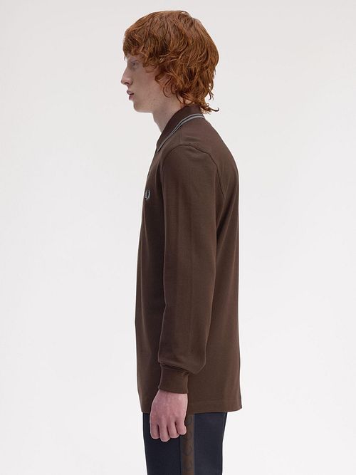 Koszulka polo Fred Perry z długim rękawem w kolorze brązowym 49A Model / Zijkant