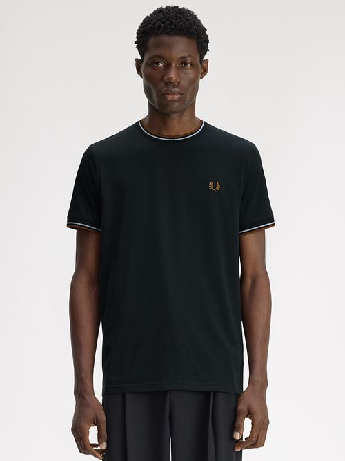 Fred Perry T-shirt Twin Tipped verde 78C Model / Voorkant