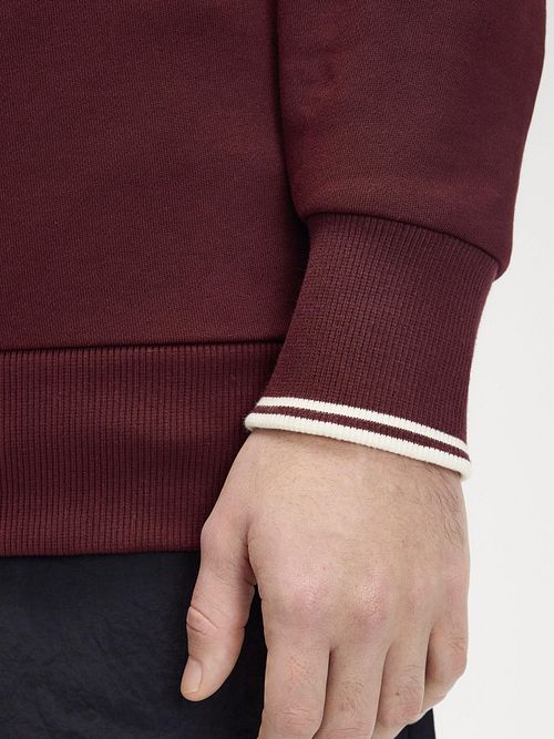 Fred Perry halvzip-trøje Burgundy Model / Detail