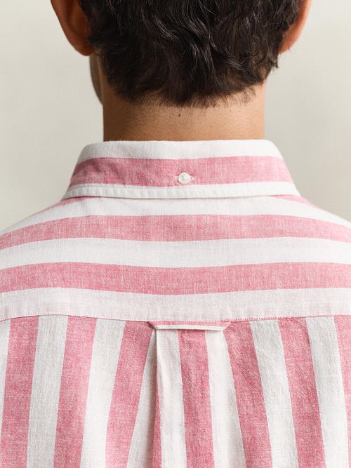 Gant Camisa Casual Lino Rayas Pink Model / Voorkant