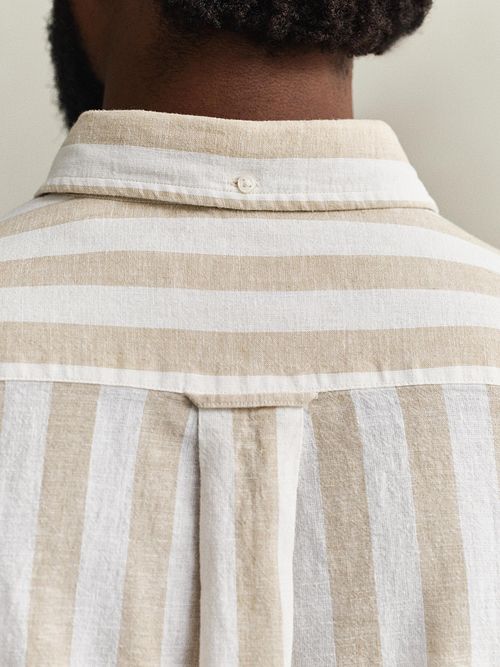 Gant Camisa Casual Lino Rayas Beige Model / Voorkant