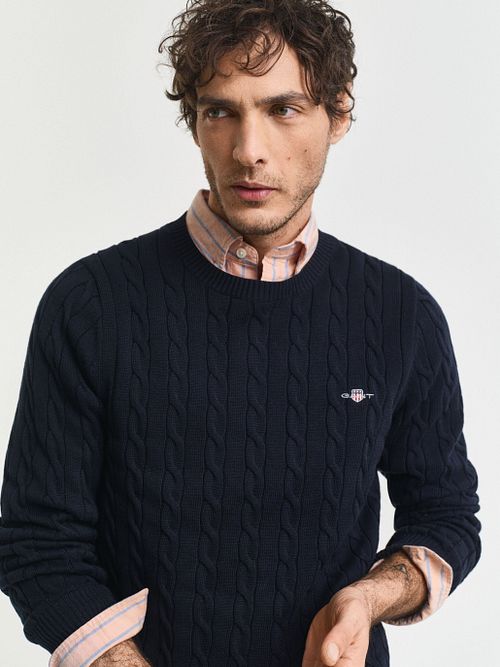 Jersey de punto trenzado Gant en azul marino Model / Detail