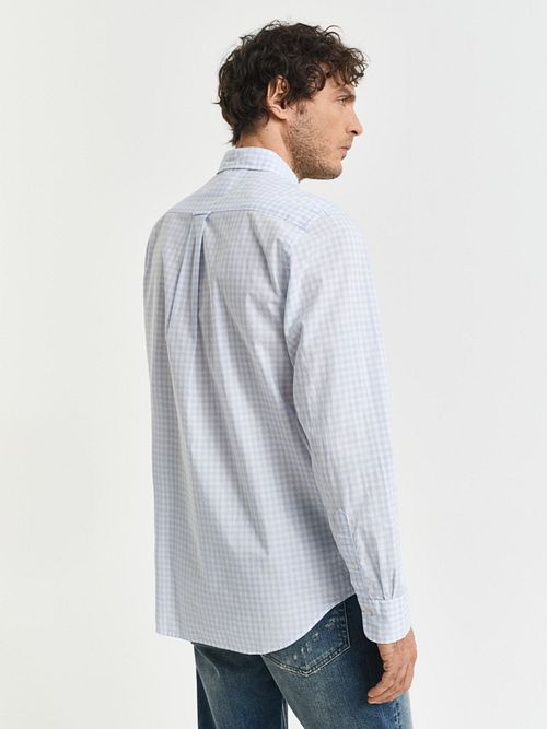 Koszula GANT Gingham Poplin College w kolorze błękitnym Model / Zijkant