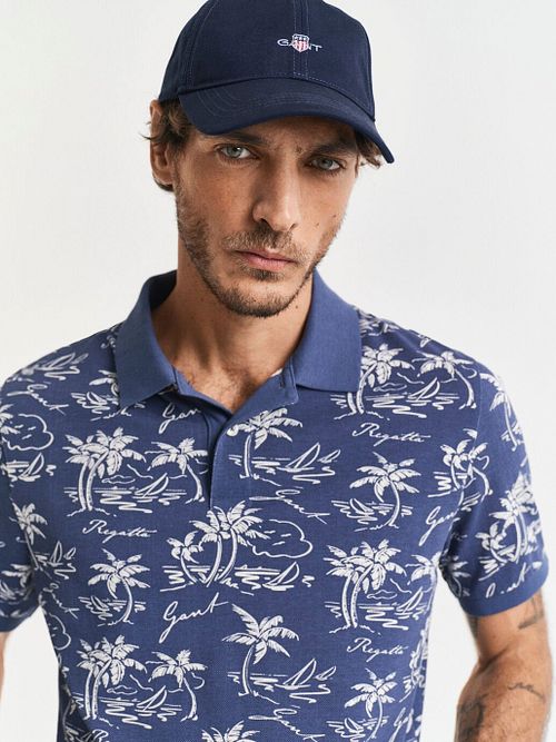 GANT Pikétröja Palmtryck Dusty Navy Model / Voorkant