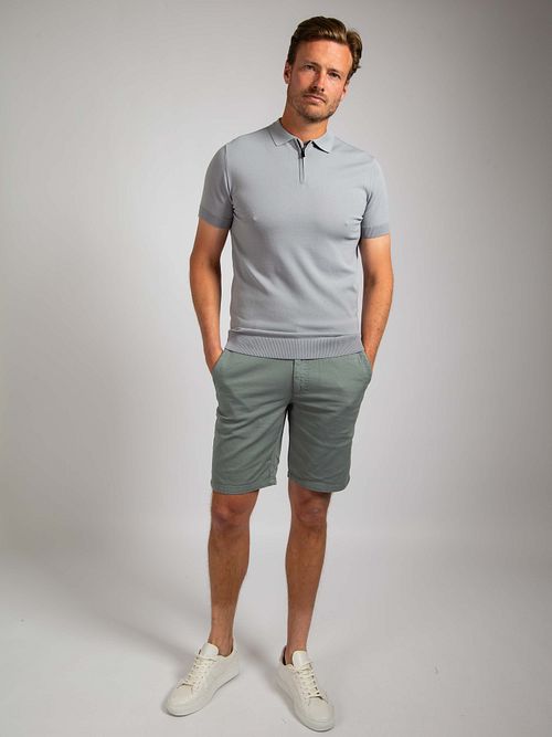 Suitable Stickad Half Zip Polo Dusty Grey Model / Voorkant