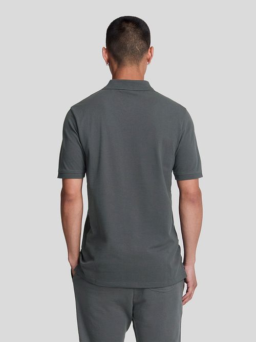 Lyle and Scott Polo Plaine Anthracite Model / Achterkant