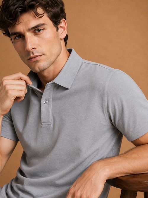 King Essentials The James Poloshirt Grau Model / Voorkant