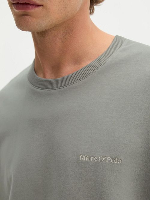 Marc O'Polo Heavy Langarm-T-Shirt Graphite Dust Model / Detail