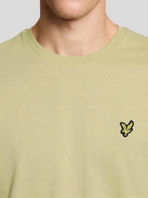 Lyle and Scott T Shirt Herb Green Model / Detail