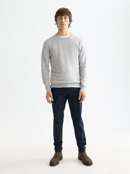 Scotch and Soda Core Pullover Grijs Model / Voorkant