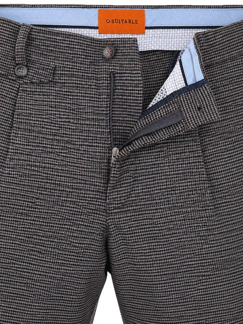 Suitable Chino Pico Pleat Pepita Navy Marron