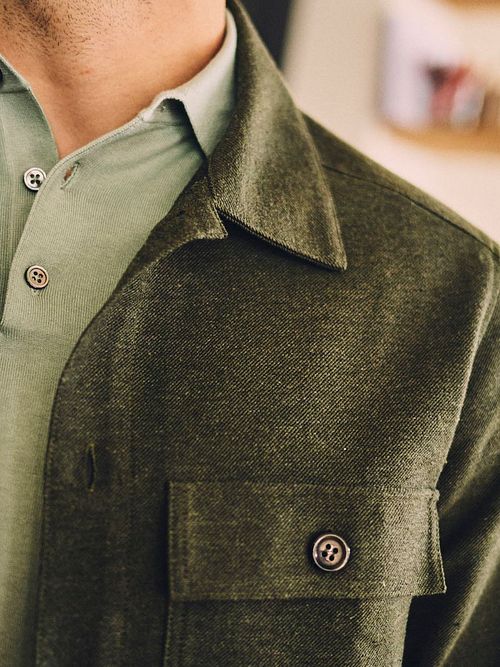 Suitable Drop Loop Overshirt i Armygrøn Model / Detail