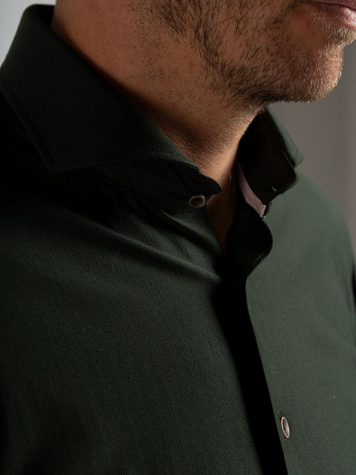 Suitable Herringbone Hemd Donkergroen Model / Detail
