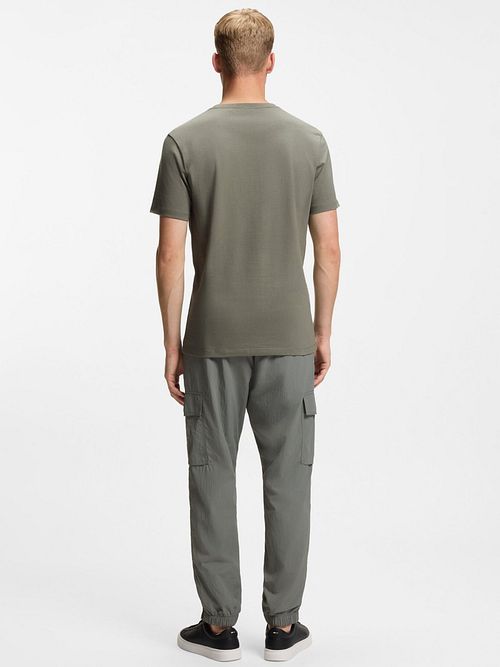 BOSS T-shirt Tales Grøn Model / Achterkant