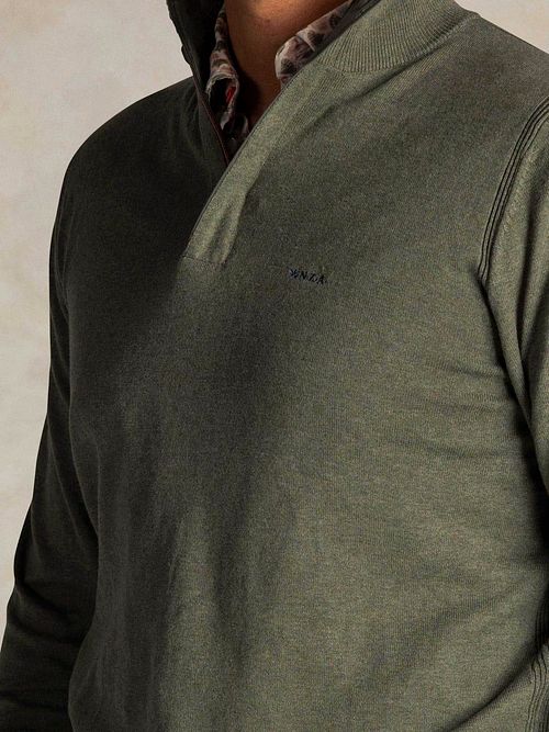 NZA Half Zip Trui Akar Melange Army Model / Detail