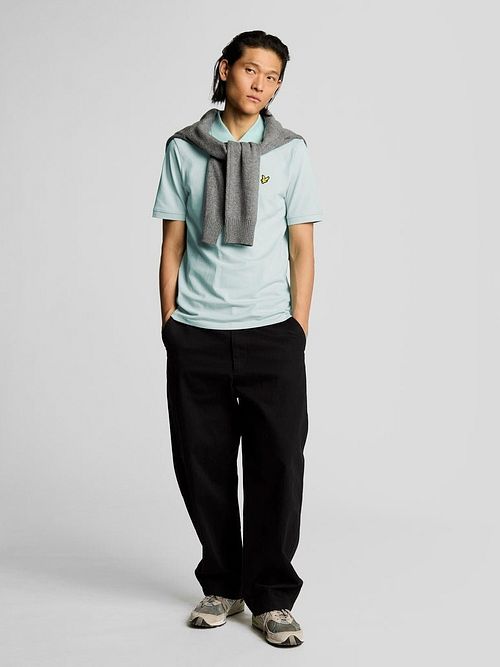 Lyle and Scott Polo Ambient Grön Model / Voorkant