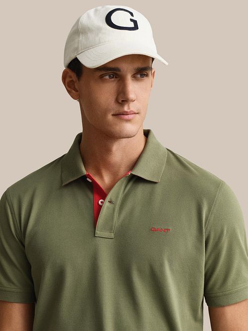 GANT Contrast Piqué Poloshirt Herb Grön Model / Voorkant