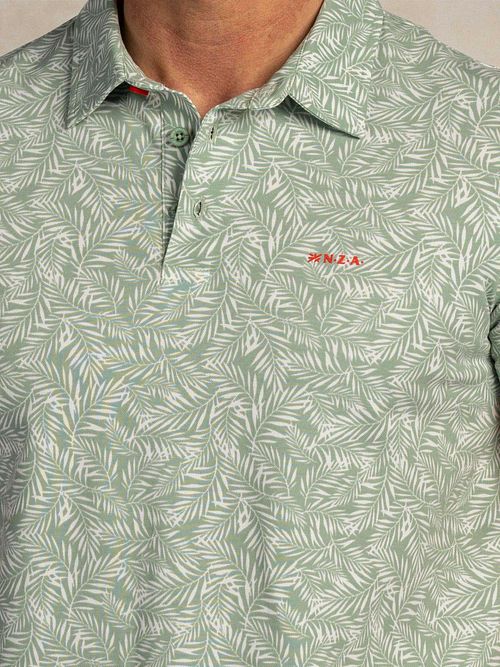 NZA Polo Albery Mist Grön Model / Detail
