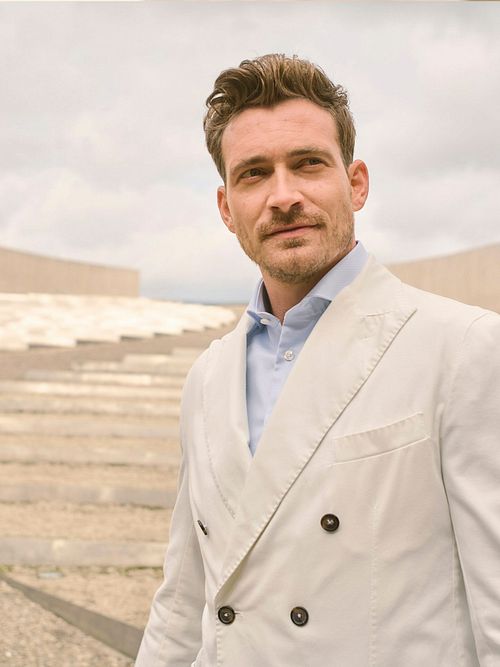 John Miller Hemd Small Check Hellblau Model / Sfeerbeeld