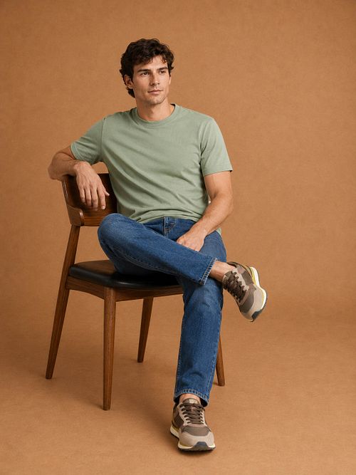 KING Essentials The Steve T-Shirt verde claro Model / Voorkant