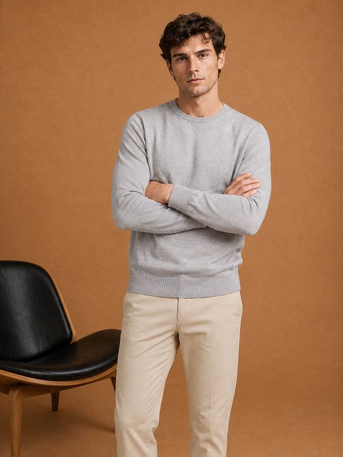 King Essentials The John Pull en Laine Mérinos Gris Model / Voorkant