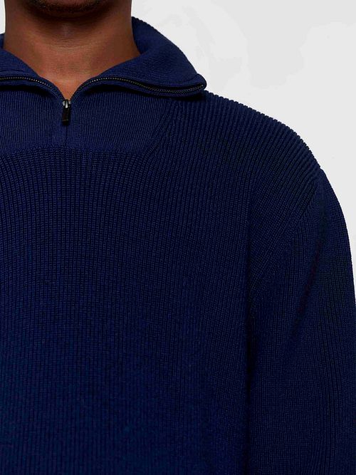KnowledgeCotton Apparel Half Zip Pullover Merino Navy Model / Detail
