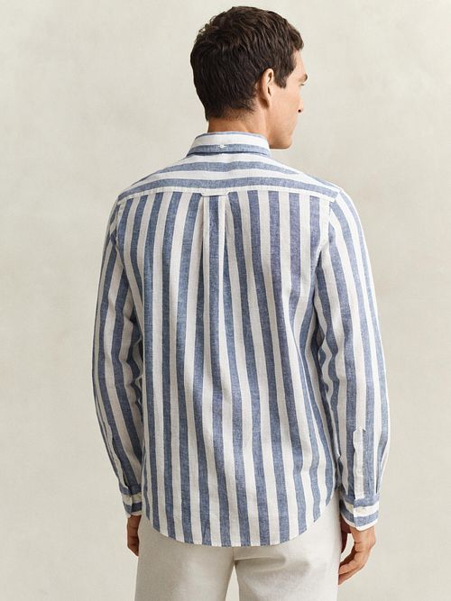 Koszula Gant w paski w kolorze niebieskim Model / Voorkant