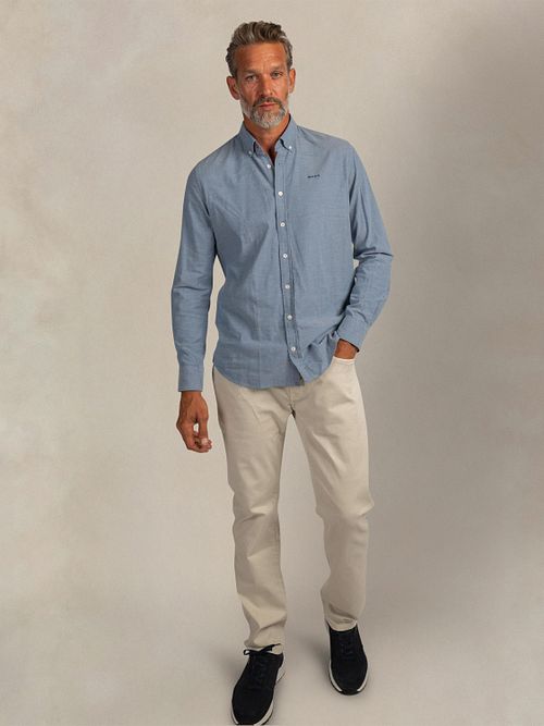 Koszula NZA Barn Twill z kołnierzykiem button-down w kolorze niebieskim Model / Voorkant