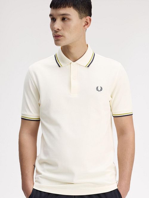 Koszulka polo Fred Perry z kontrastową lamówką M3600 w kolorze ecru 46A Model / Voorkant