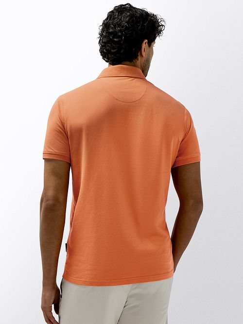 Koszulka polo piqué State of Art w kolorze mango Model / Achterkant