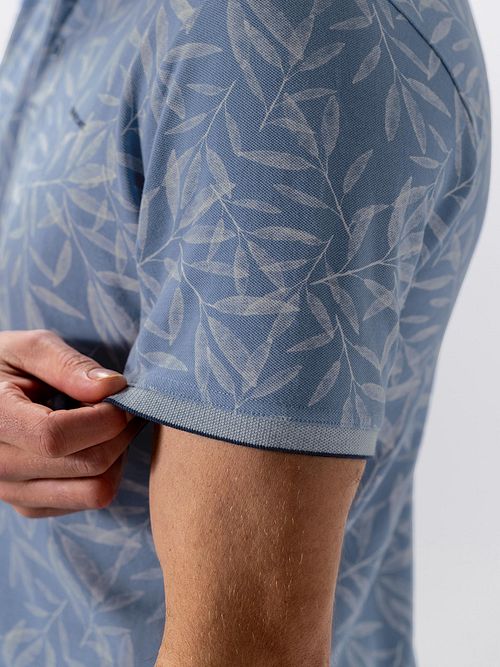 State of Art Polo Printed Leafs Lichtblauw Model / Detail