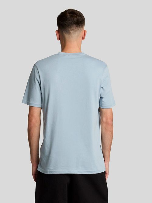 Lyle and Scott T-shirt Plain Ash Blauw Model / Achterkant