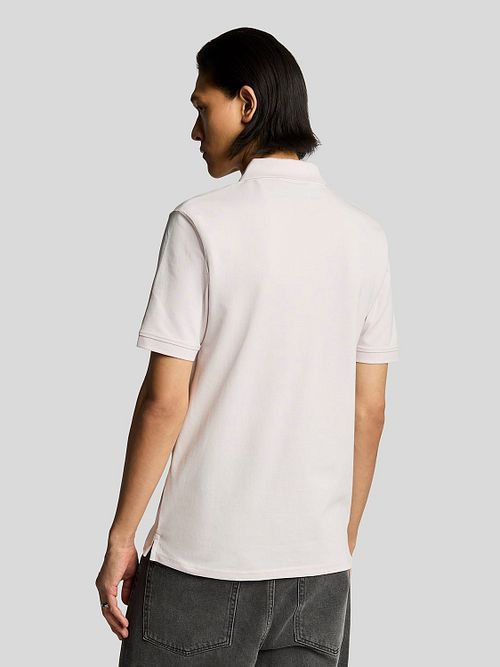 Lyle and Scott Pikétröja Lavendel Dimma Model / Achterkant