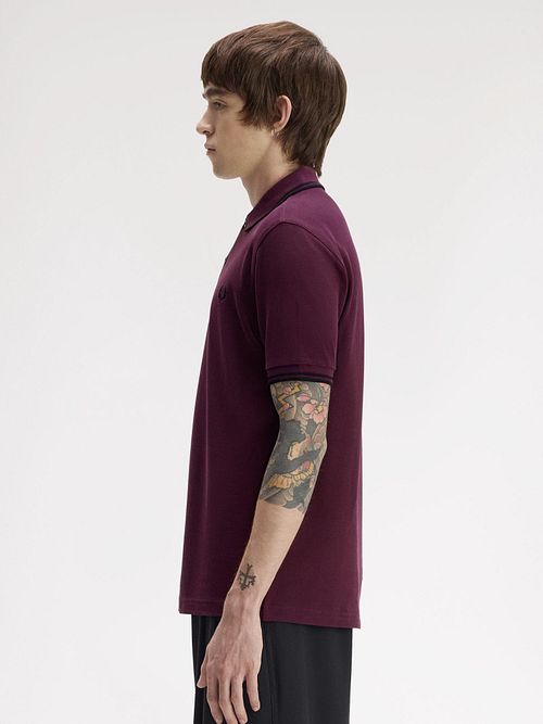 Fred Perry Polo Tipped M3600 Plum 84C Model / Zijkant