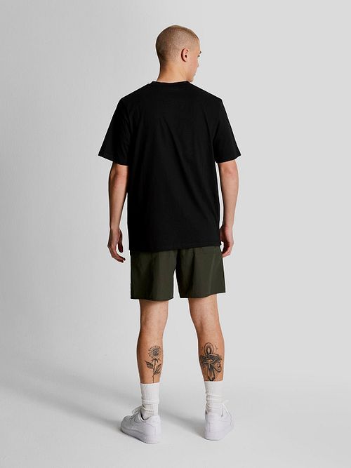 Lyle & Scott Badshorts Plain Olivgrön Model / Achterkant