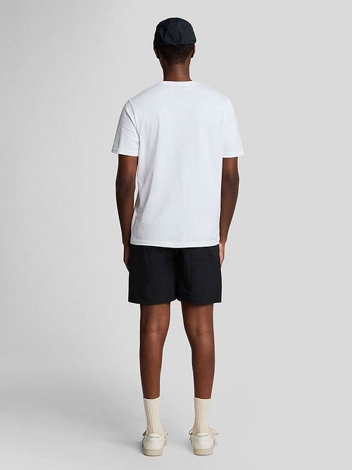 Lyle & Scott ensfarvede badebukser i sort Model / Achterkant