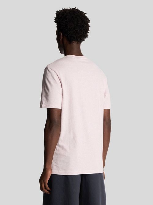 T-Shirt Lyle and Scott Heather Rosa Claro Model / Achterkant