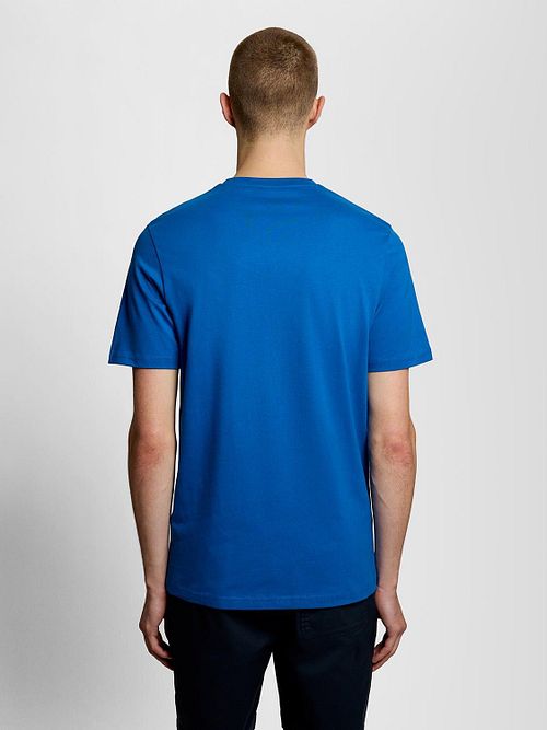Lyle and Scott Camiseta Lucid Blue Model / Achterkant