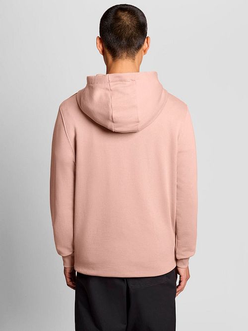 Lyle and Scott Hoodie Grapefruit Pink Model / Achterkant
