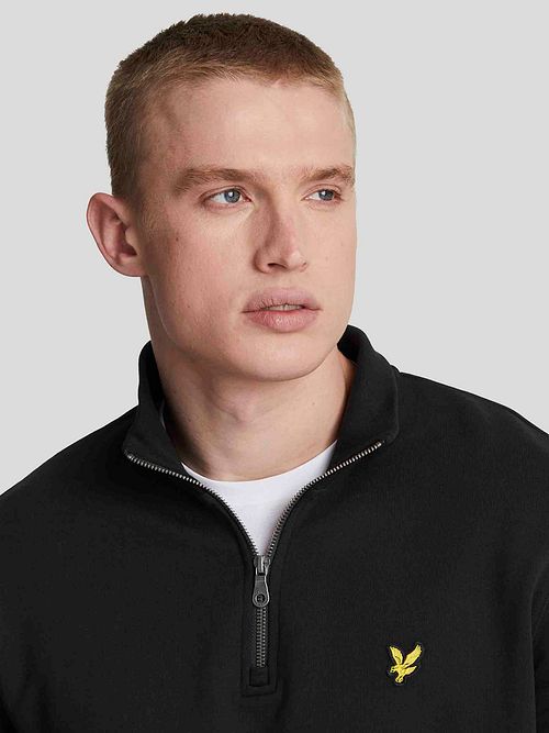 Lyle & Scott Sweat Half Zip Nero Model / Detail