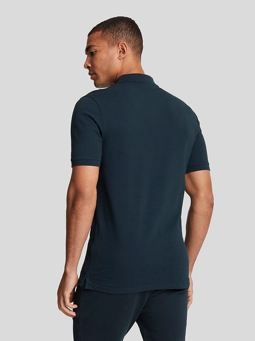 Lyle and Scott Tonal Eagle Polo Marinblå Model / Achterkant