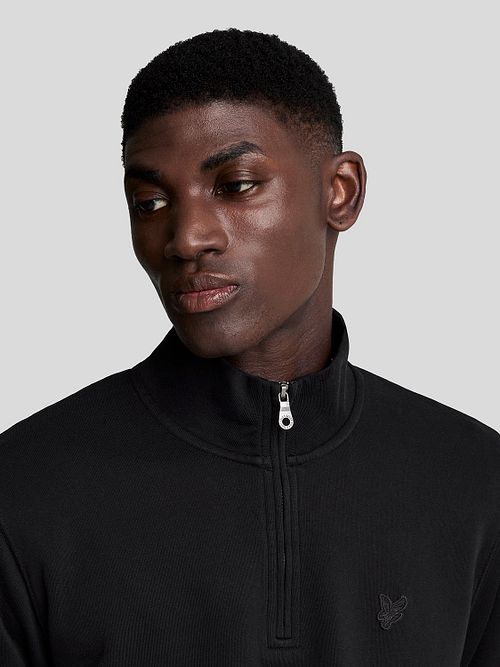 Lyle & Scott sweter z półgolfem Half Zip tonalny czarny Model / Detail
