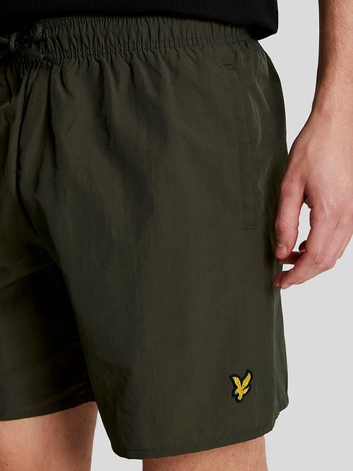 Lyle & Scott Badshorts Plain Olivgrön Model / Detail
