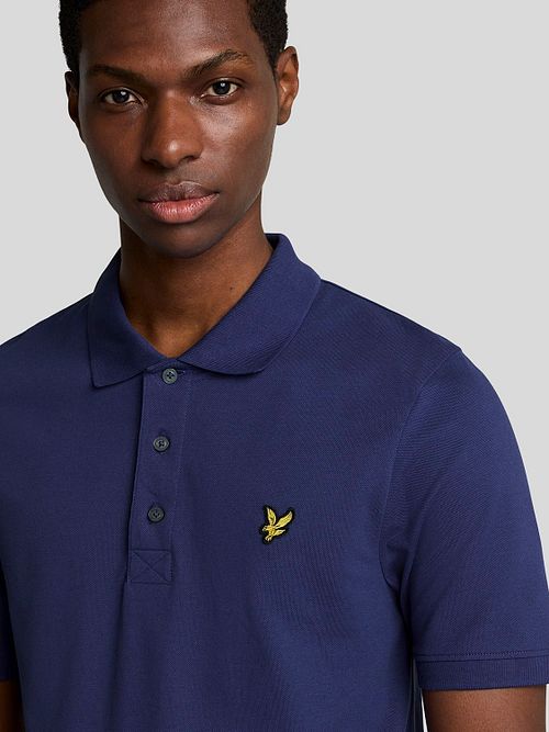 Lyle & Scott Polo Djup Indigo Model / Detail