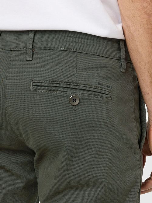Mac Driver Pants Chino Dark Green Model / Detail