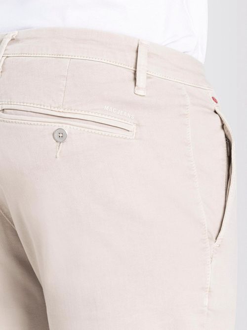 MAC Jeans Driver Pants Beige Model / Detail