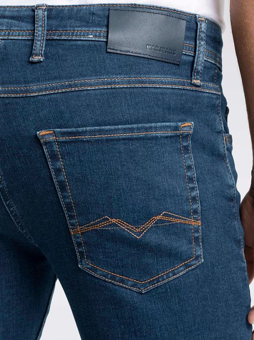 Jeans MAC Macflexx Deep Blue Stonewash Model / Detail