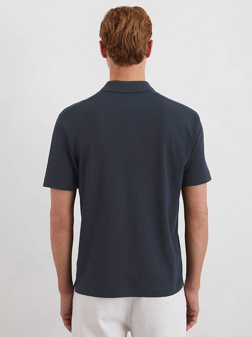 Marc O'Polo Poloshirt Riva Linen Blend Marineblå Model / Achterkant