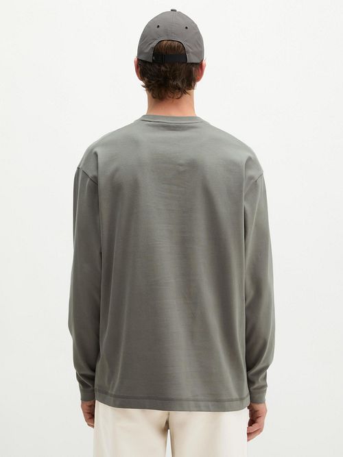 Marc O'Polo T-Shirt Longsleeve Heavy Graphite Dust Model / Achterkant